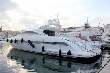 büyük Lüks Yatlar ve yolcu Cannes Limanı Feribot Tekne gezisi,