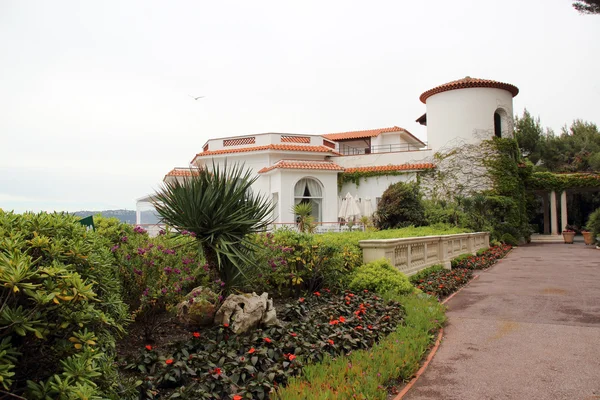 Incroyable villa de luxe avec jardins — Photo