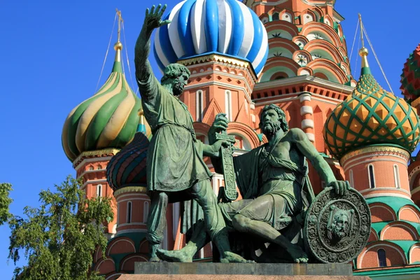 Памятник Козьме Минину и Дмитрию Пожарскому в Москве — стоковое фото