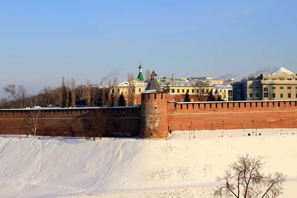 Taynitskaya tower Nizjnij novgorod Kreml, vinter — Stockfoto