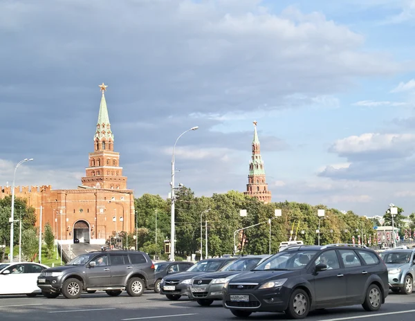 Пробки возле Московского Кремля — стоковое фото