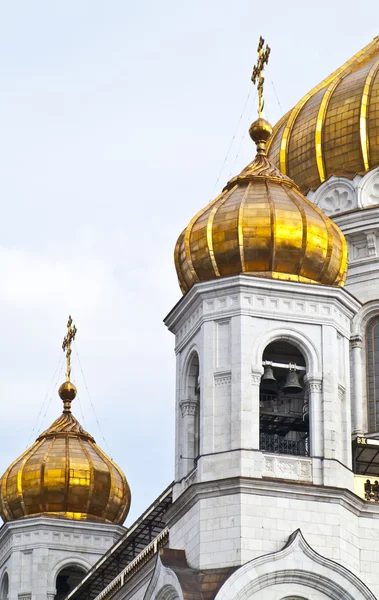 Golden cupolas of Cathedral of Christ the Savior in Moscow, Russia — Stock Photo, Image