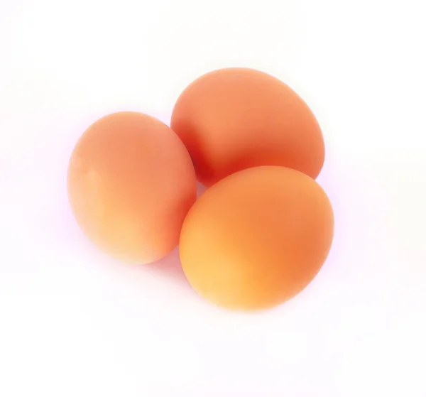 Beyaz üzerinde izole yumurtalar — Stok fotoğraf