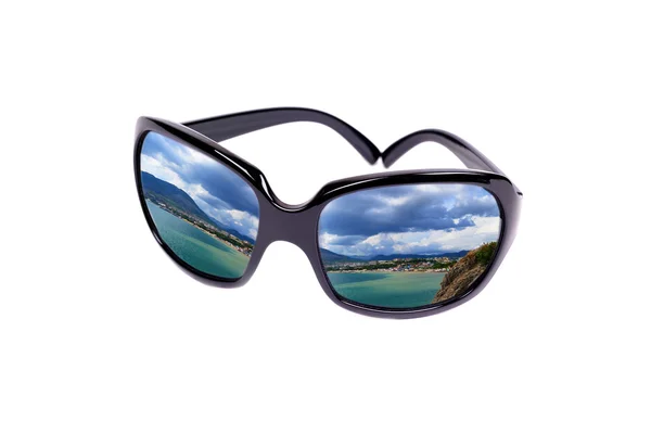 Reflection of the coast in glasses — Stock Photo, Image