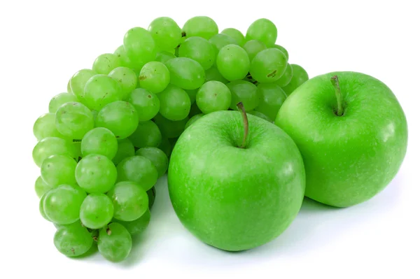 पांढरा पार्श्वभूमीवर सफरचंद आणि द्राक्ष — स्टॉक फोटो, इमेज
