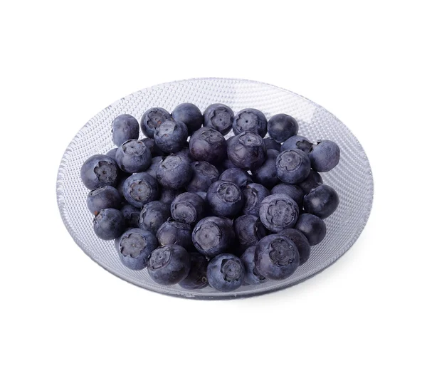 蓝莓隔离在白色背景上的水晶碗里 — 图库照片