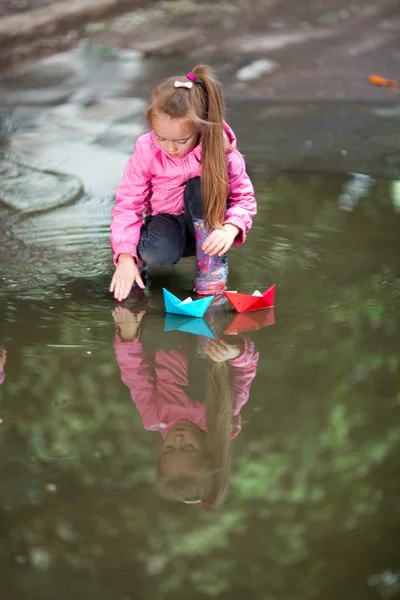 Girl playing in puddle — Stock Photo, Image
