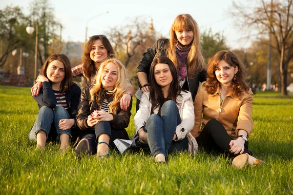 Hermosas chicas adolescentes —  Fotos de Stock