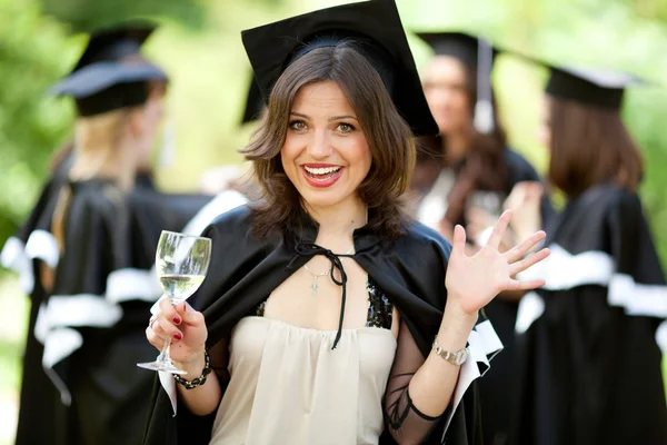 Graduados de licenciatura celebran — Foto de Stock