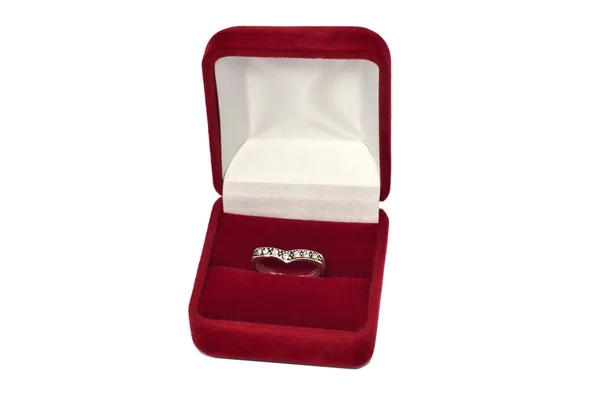 Anel de noivado de diamante em caixa de jóias vermelhas — Fotografia de Stock