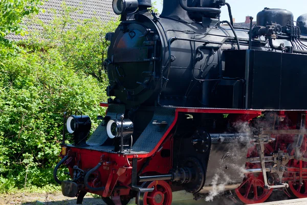 Detalle de la foto detallada de una locomotora de vapor histórica en el balneario del Mar Báltico Kuehlungsborn —  Fotos de Stock