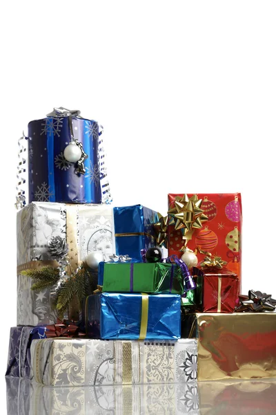 Molti pacchetti di Natale colorati — Foto Stock