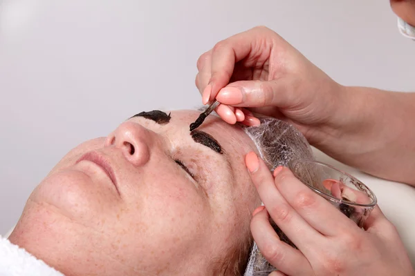 Eyebrow tinting — Stock Photo, Image