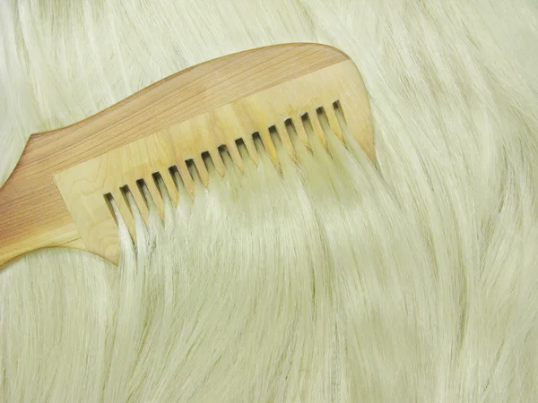 Hair brush brushing blond hair — Stock Photo, Image