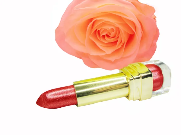 Rode lippenstift en verse rose — Stockfoto