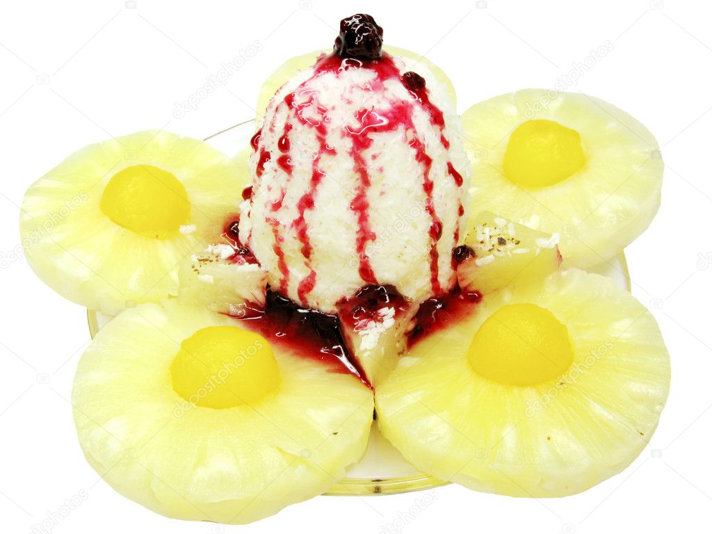 Ice-cream with pineapple and papaya in syrup