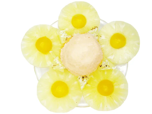 冰淇淋的菠萝和木瓜的糖浆 — 图库照片