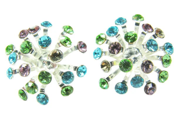 Цветные серьги с сине-зелеными и фиолетовыми кристаллами — стоковое фото