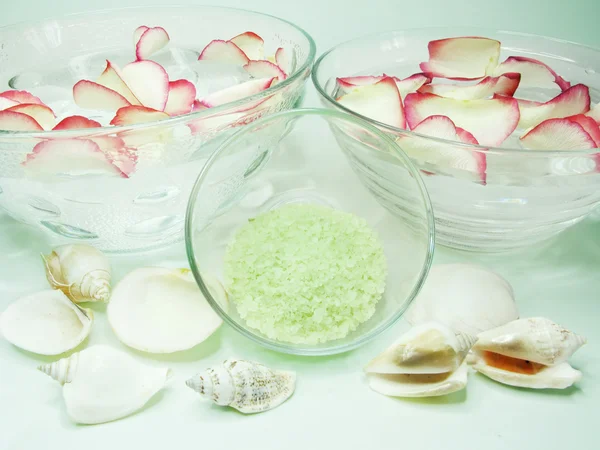 Spa candles sea shells and salt — Stock Photo, Image
