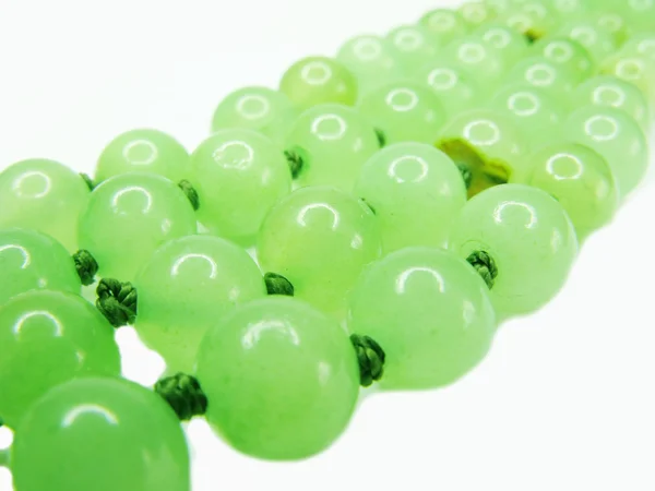 Un mucchio di perline di colore verde — Foto Stock