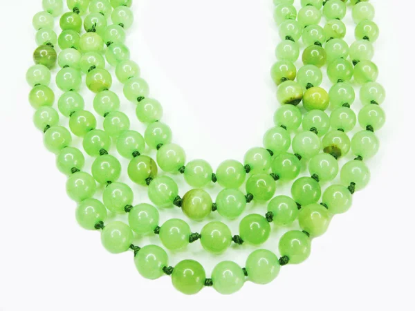 Gröna färgade pärlor — Stockfoto