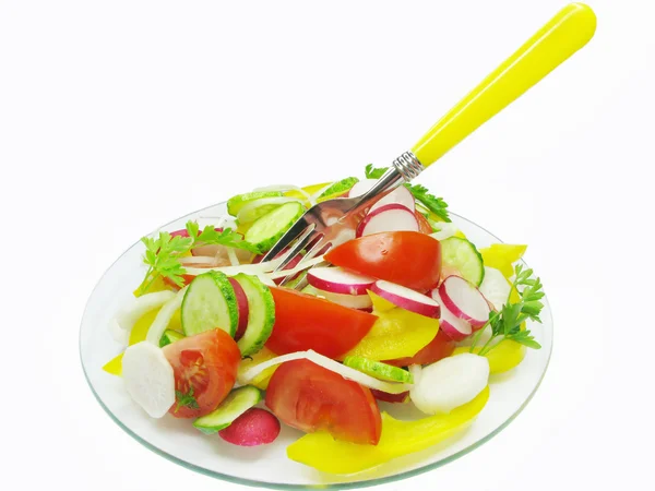 Salade de légumes dans une assiette avec fourchette — Photo