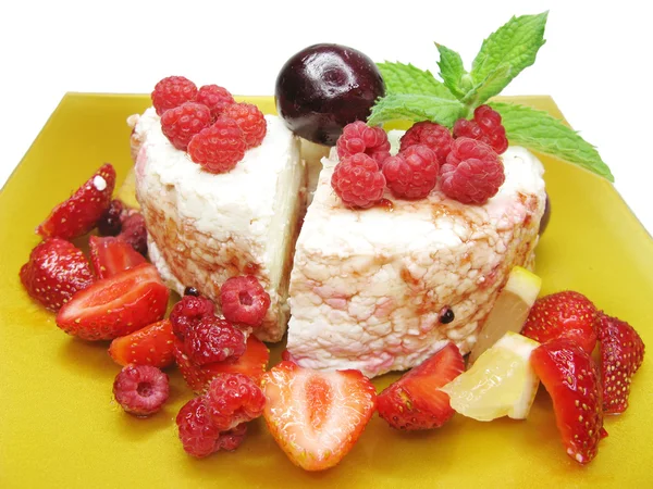 Fruit dessert met zuivel pudding — Stockfoto