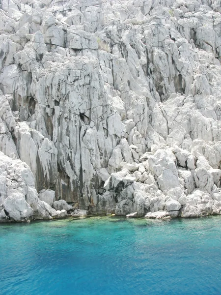 Białe urwisko w Morze Egejskie — Zdjęcie stockowe