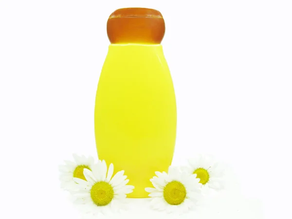 Цветочная бутылка шампуня с маргариткой — стоковое фото