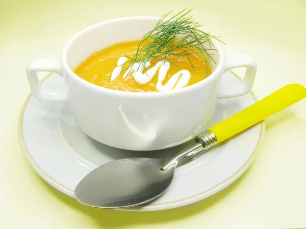 Жовтий суп з морквою — стокове фото