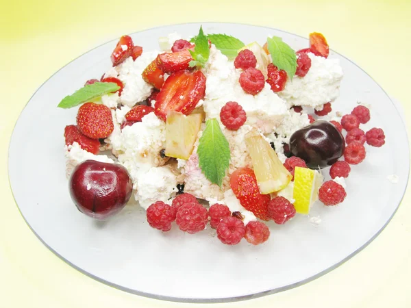 Salada de frutas com coalhada — Fotografia de Stock
