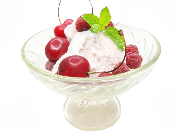 Cherry ice-cream with raspberry — Stockfoto