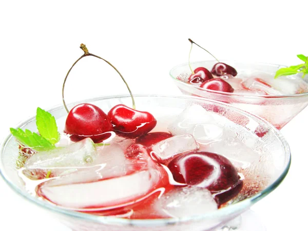 Coquetel de licor de álcool com cereja — Fotografia de Stock
