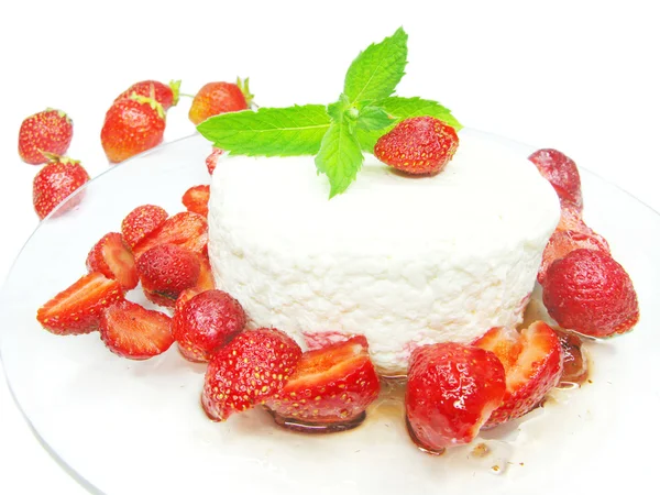 Erdbeerpudding-Dessert — Stockfoto