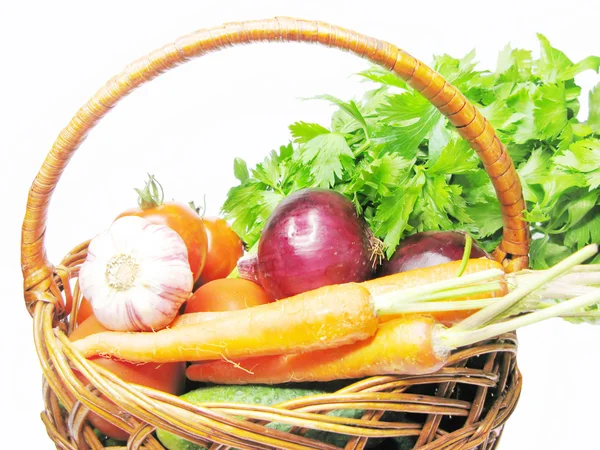 Korb voller Gemüse — Stockfoto