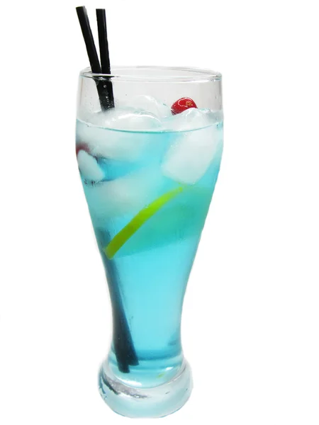 Alcohol blauwe cocktail drinken met ijs — Stockfoto