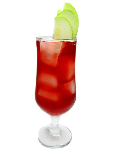 Alkohol röda cocktail drink med äpple — Stockfoto