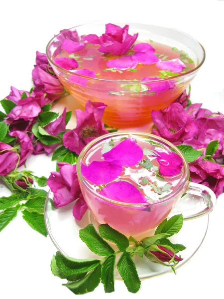 Golpe bebida de té cóctel con rosa silvestre — Foto de Stock