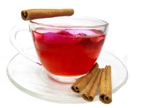 Walnij napić się herbaty z dzikiej róży płatki i cynamonem — Zdjęcie stockowe