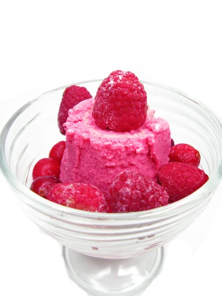 Różowy owoców lody z malinami — Zdjęcie stockowe