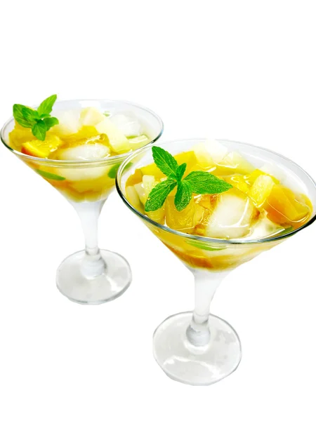 Alkohol punch cocktail drinkar med mynta — Stockfoto