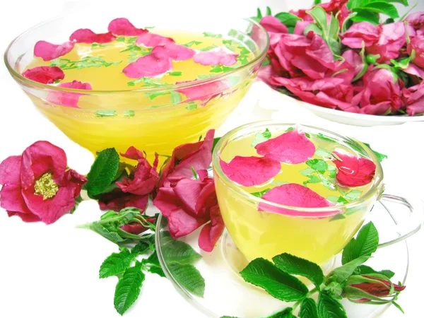 Punsch-Cocktail-Teegetränk mit Wildrose — Stockfoto