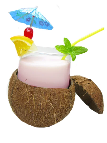 Koude vruchtensap drinken in kokosnoot — Stockfoto