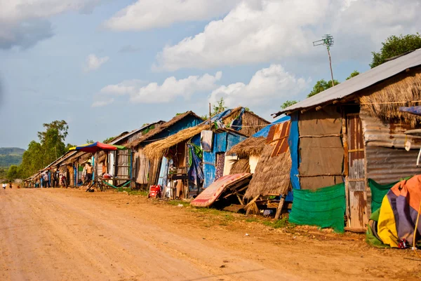 Φτωχογειτονιές στο δρόμο προς την παραλία otress, sihanoukville Καμπότζη — Φωτογραφία Αρχείου