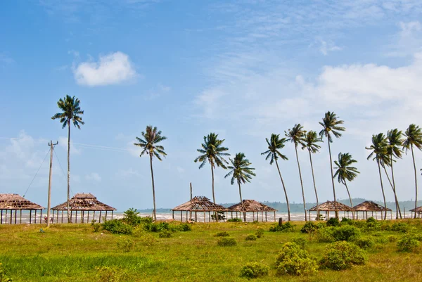 Pavilions under the palm trees on the seaside of the Gulf of Thailand — Stock Photo, Image