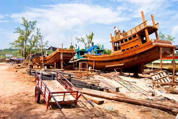 Konstruksi dan perbaikan kapal, becanda, Kamboja — Stok Foto