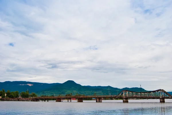 Oude brug, kampot, Cambodja — Stockfoto
