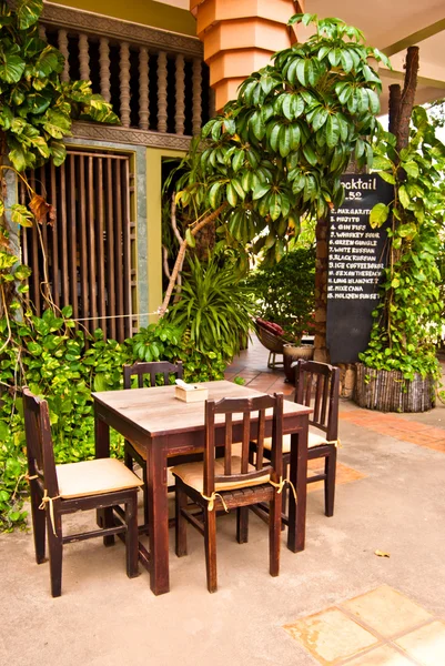如诗如画的咖啡馆，贡布柬埔寨 — 图库照片