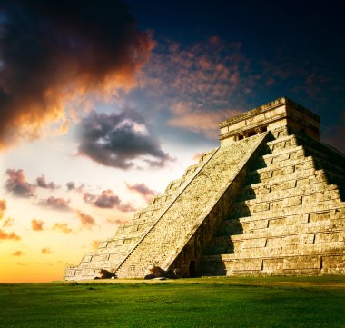 Chichen Itza Mayan Pyramid clipart