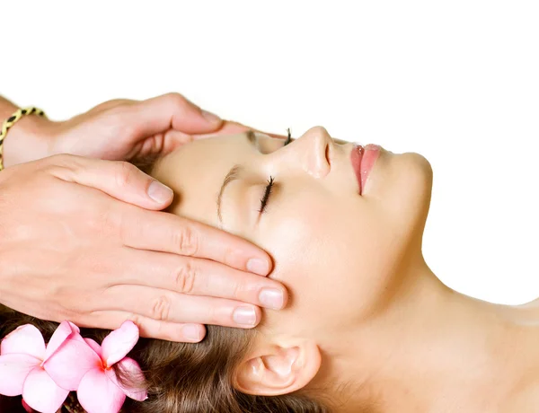 Spa Massagem. Mulher de beleza recebendo massagem facial. Day-Spa — Fotografia de Stock